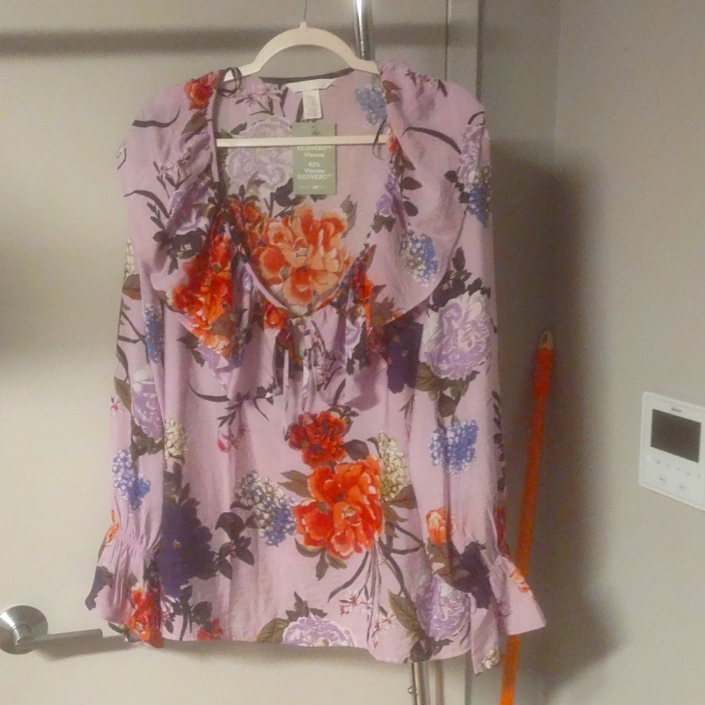 Long sleeve blouse by H&M.